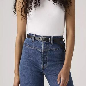 NWT LEVI’S 26x27 RIBCAGE WESTERN YOKE WOMEN'S
JEANS